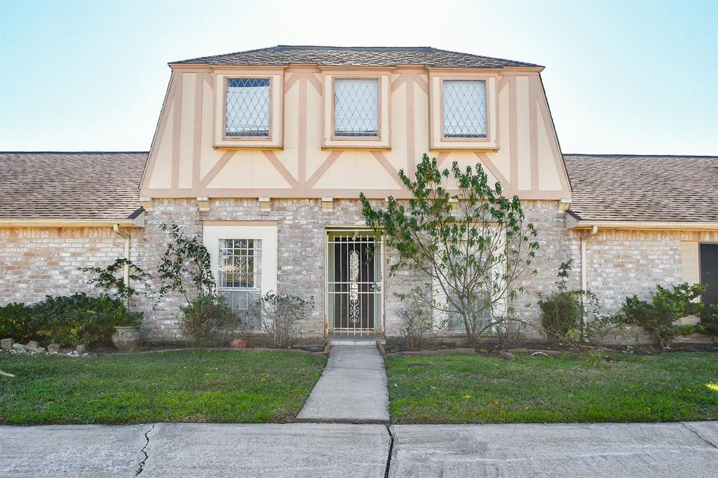 front view of house with a yard