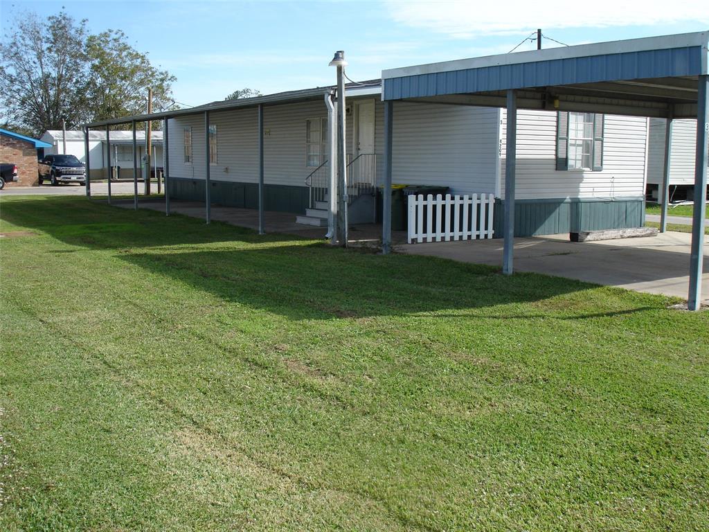 a view of a back yard of the house