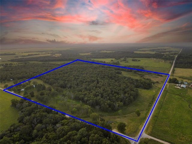 $322,500 | 1025 East 2100th Road | Benton Township - Cedar County