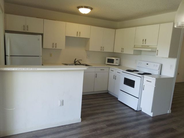 $2,200 | 10350 Southwest 220th Street, Unit 254