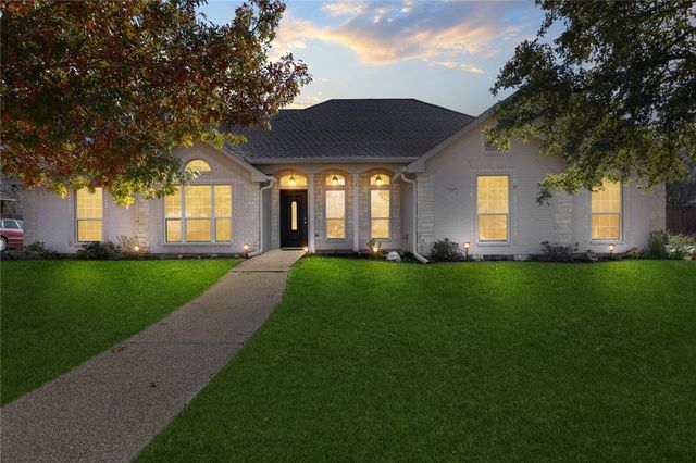 $499,000 | 125 Grove Creek Drive | North Lake Waco