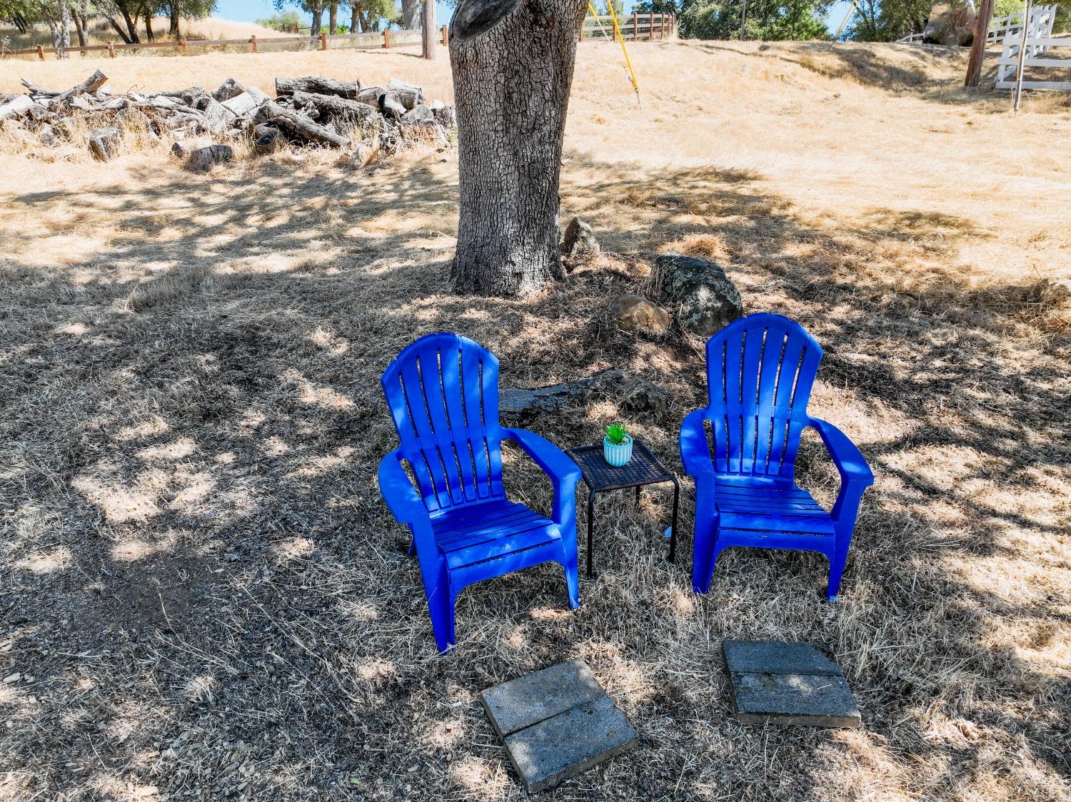 a view of a yard with table and chairs