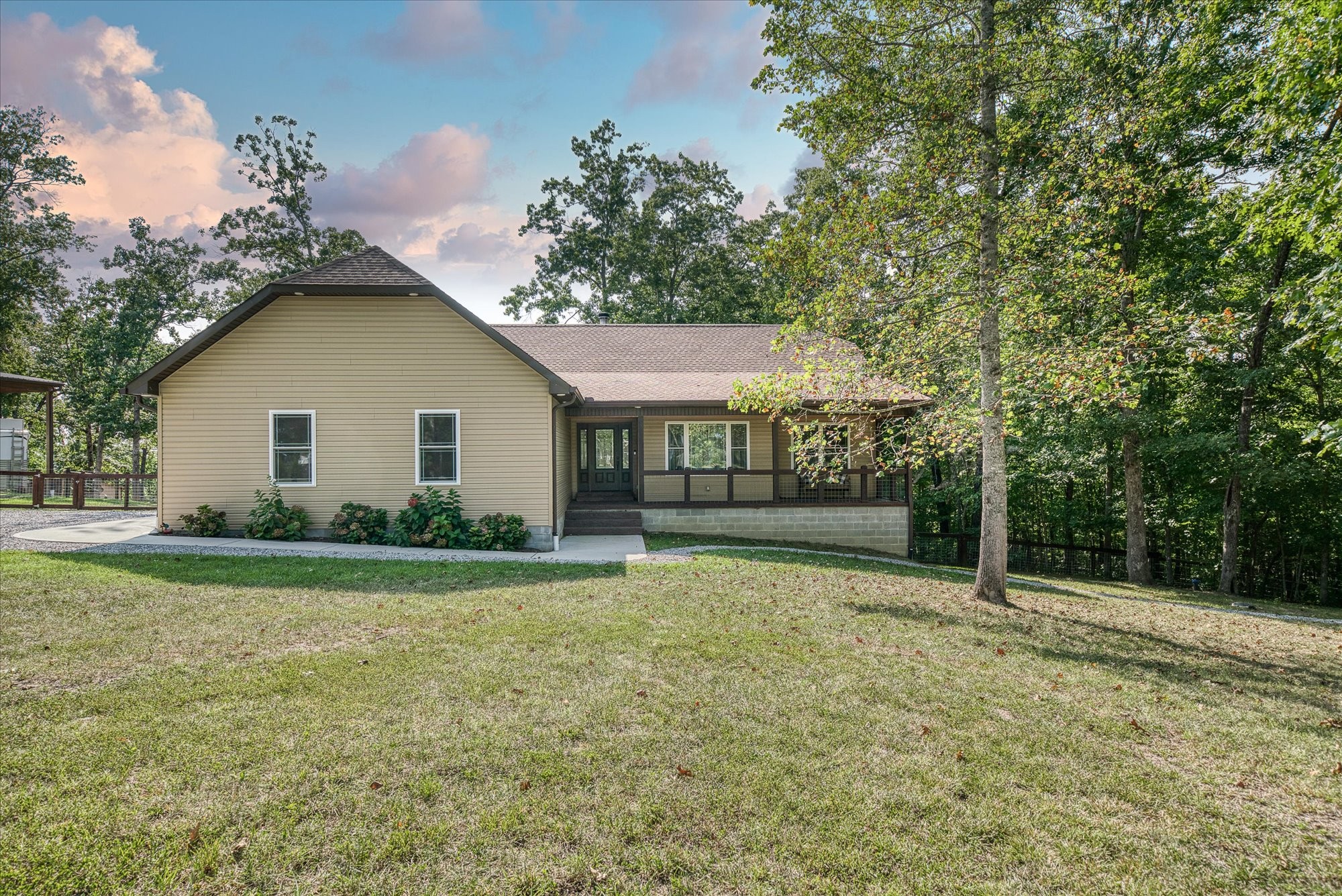 a view of a house with a yard