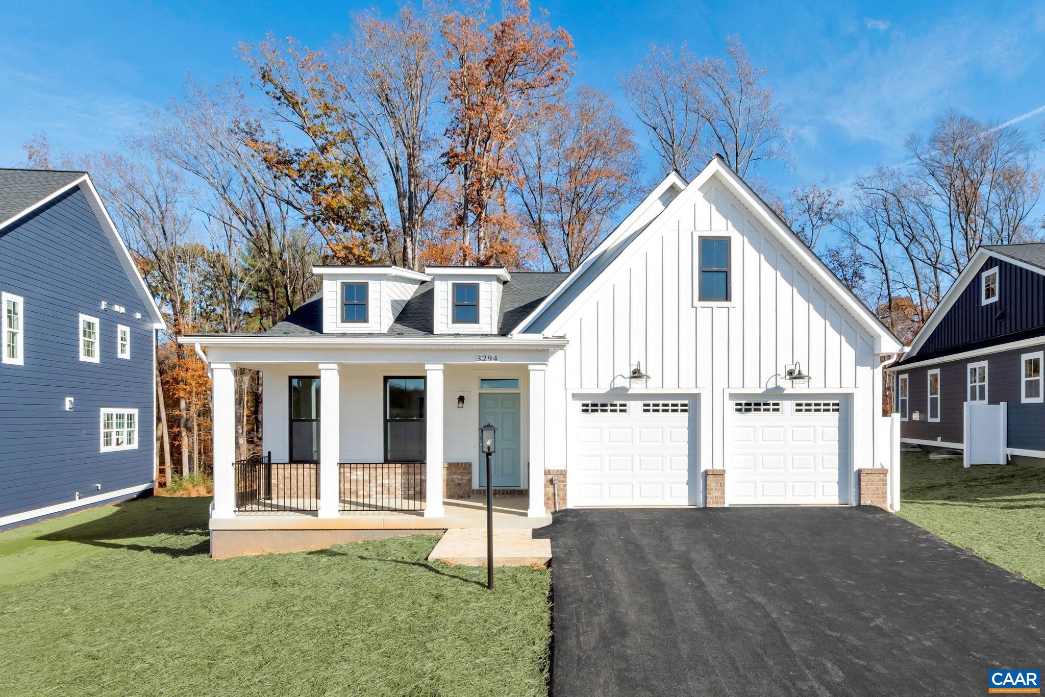 a view of a house with backyard and garden