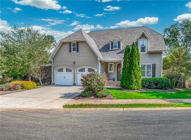 $899,000 | 29 Gossamer Place | Pleasantburg