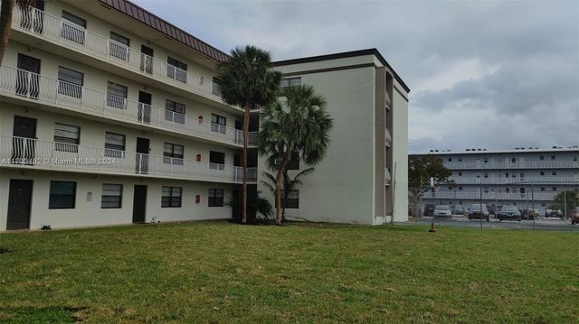 $199,900 | 500 Northeast 2nd Street, Unit 110 | Palmi Village Club