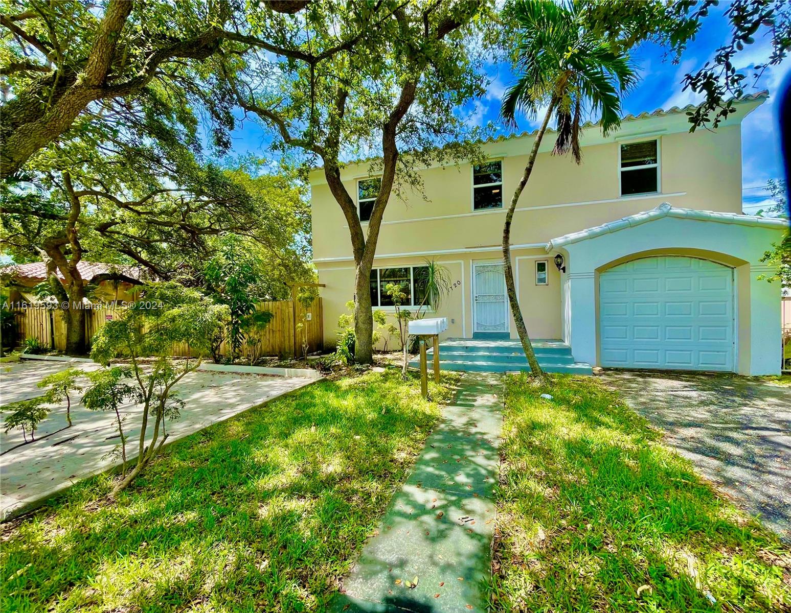 a view of a house with a backyard