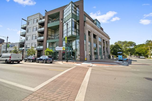 $710,000 | 1623 West Melrose Street, Unit 302 | Roscoe Village