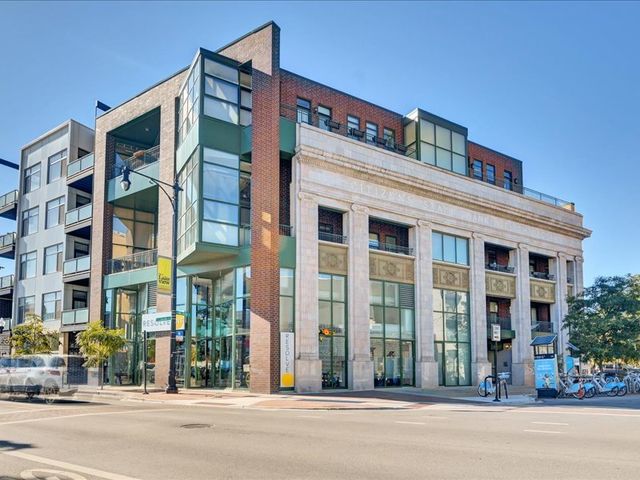 $710,000 | 1623 West Melrose Street, Unit 302 | Roscoe Village