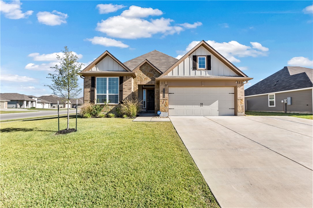 View of front of property on a corner lot