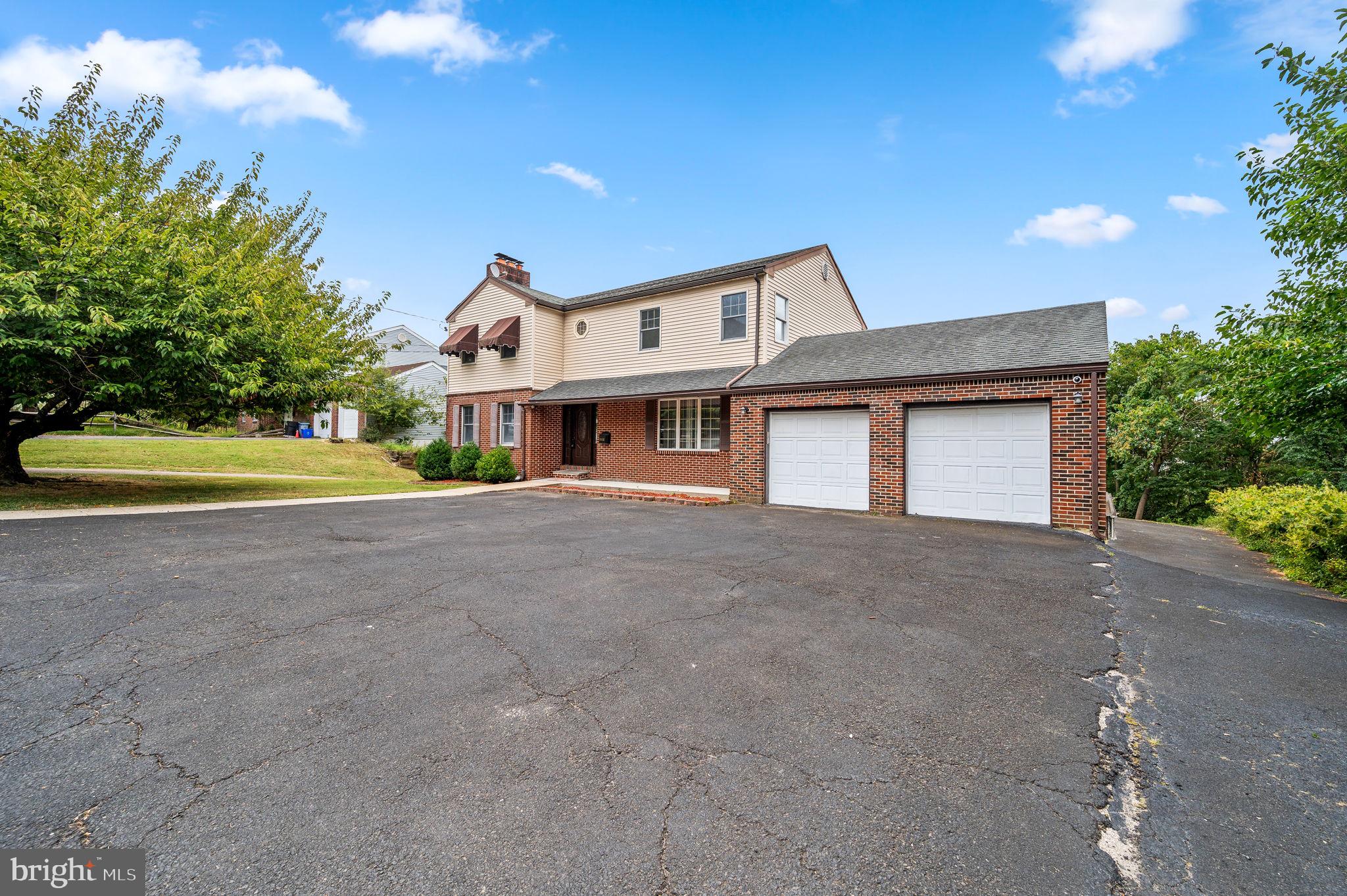 a view of an house with a yard and garage