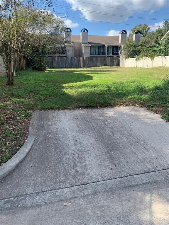 a view of house with a yard