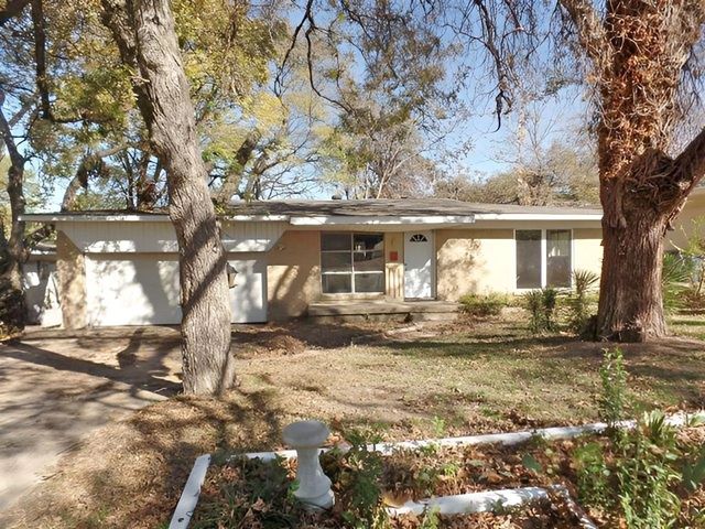 $329,000 | 2121 Forest Oaks Drive | Forest Hills