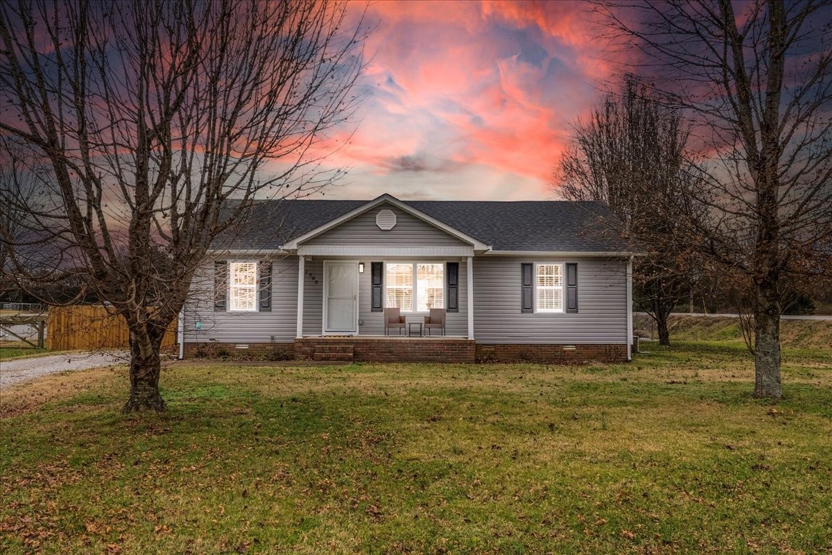 a view of a house with a yard