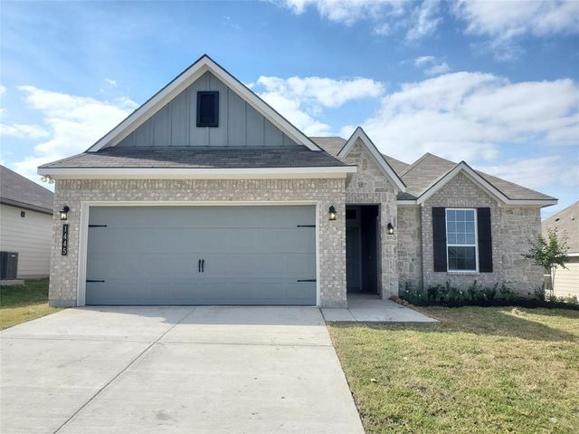 $315,900 | 1445 Lk Rdg Drive