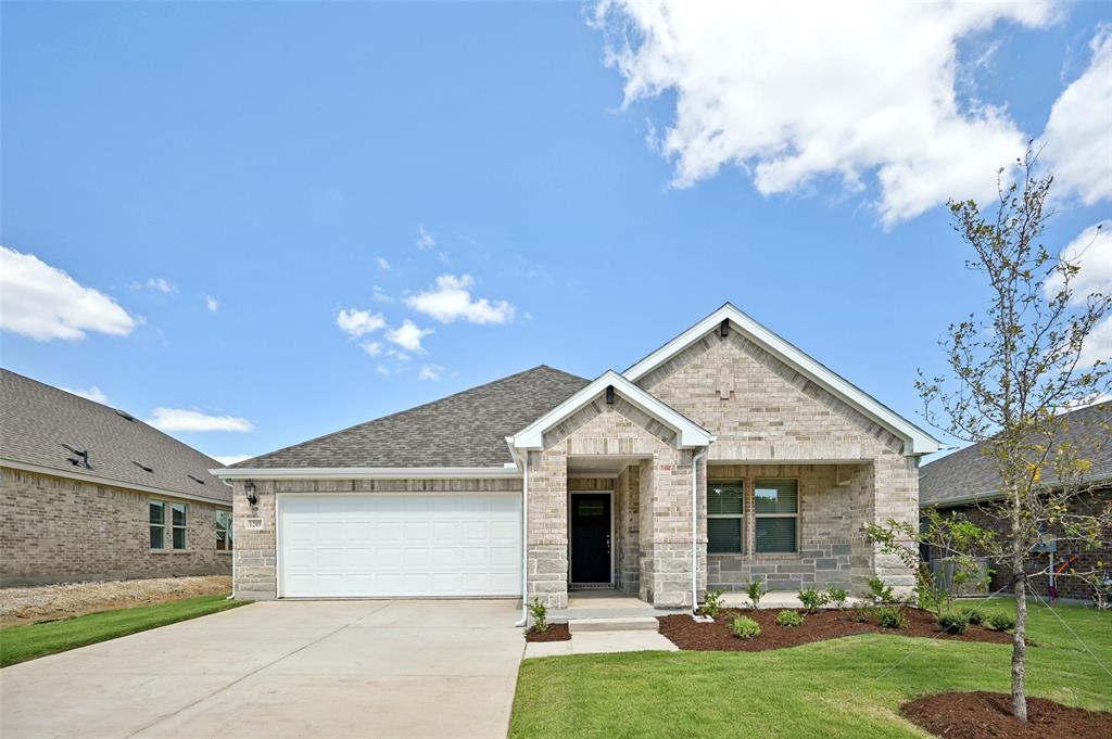 a front view of house with yard