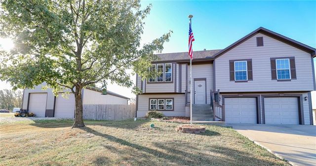 $359,900 | 1312 Southwest 295th Road | Madison Township - Johnson County