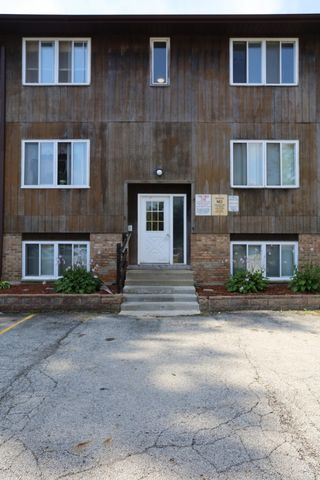 $950 | 2405 24th Place, Unit 10 | Argonne Heights