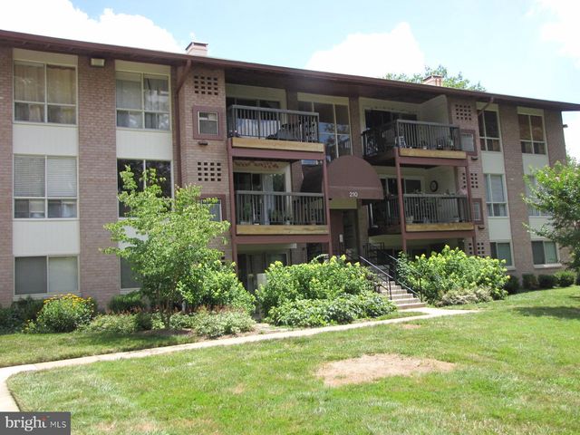 $2,000 | 210 Park Terrace Court Southeast, Unit 61 | Vienna