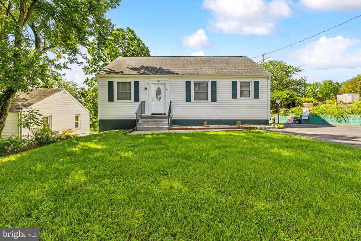 a view of house with a yard