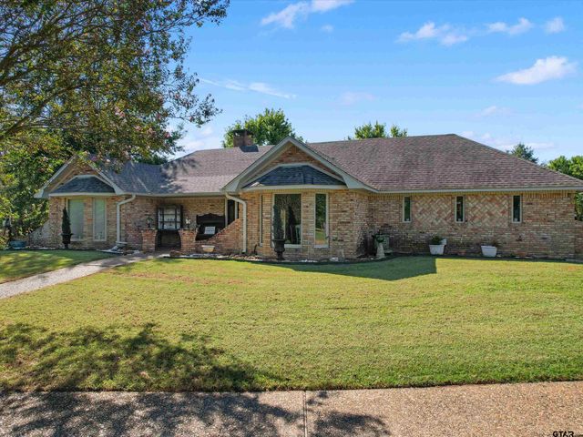 $899,900 | 212 Pyeatt Drive | Gladewater