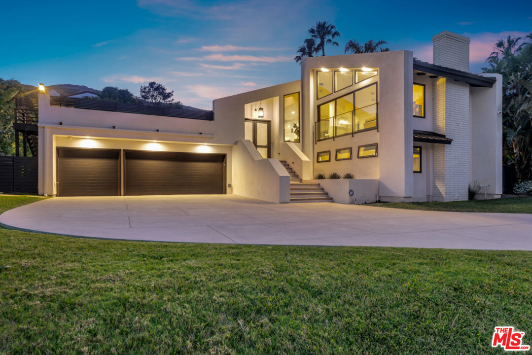 a outdoor view of a house