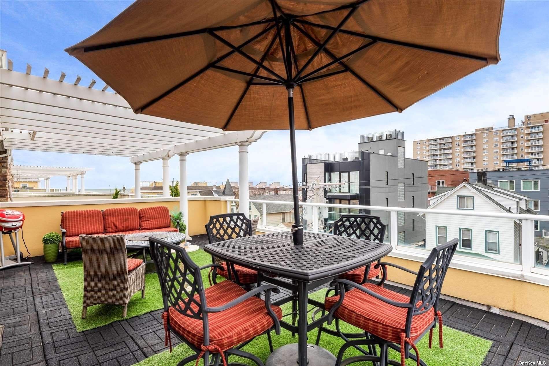 Huge Rooftop Sundeck