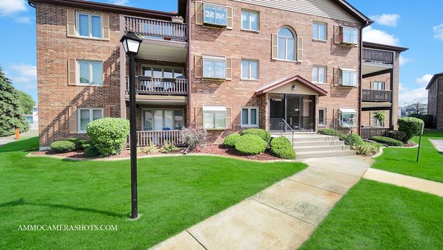 $228,900 | 17200 Ridgeland Avenue, Unit 2E | Ridge Pointe Woods