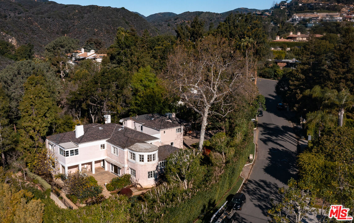 1486 Amalfi Drive, Pacific Palisades, CA 90272