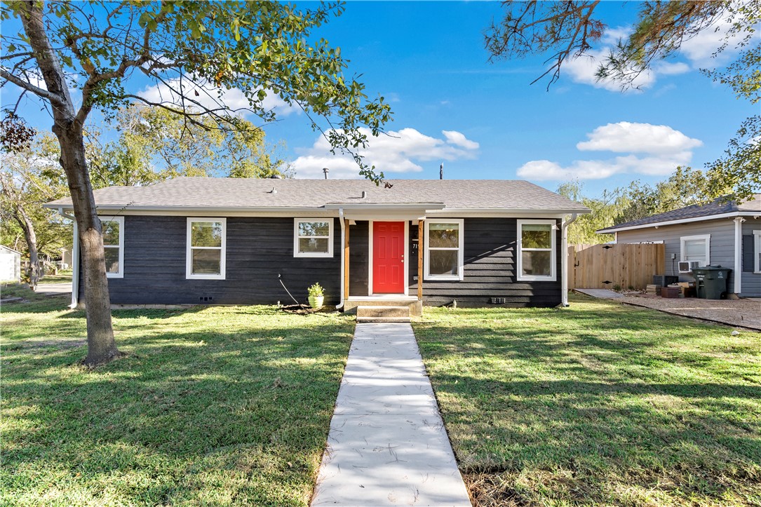 Single story home with a front yard