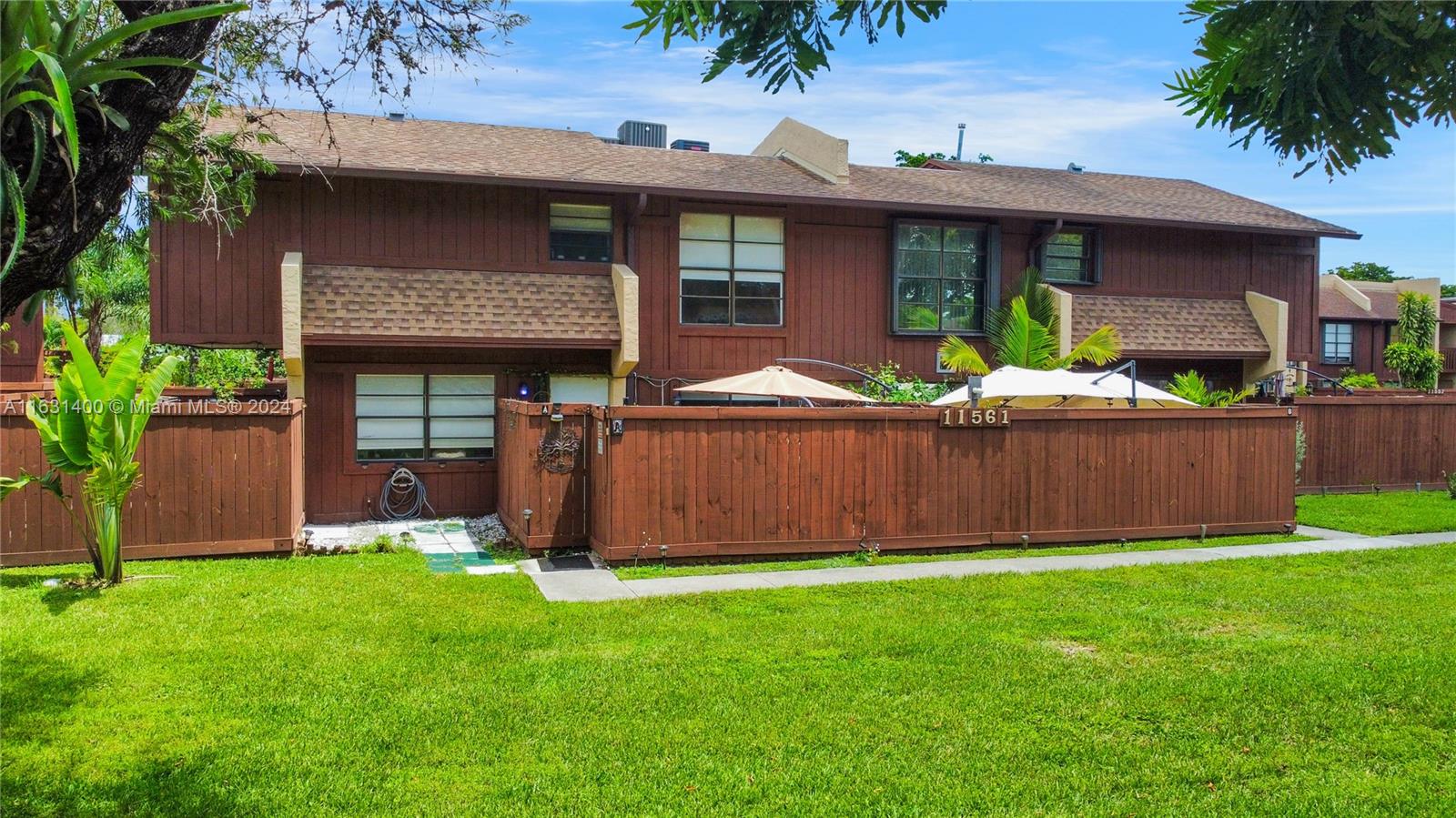 a view of a house with a yard and plants