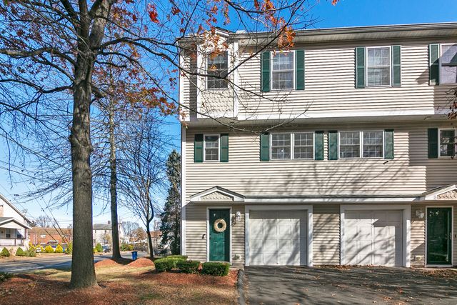 $275,000 | 441 Middletown Avenue, Unit 1 | Quinnipiac Meadows