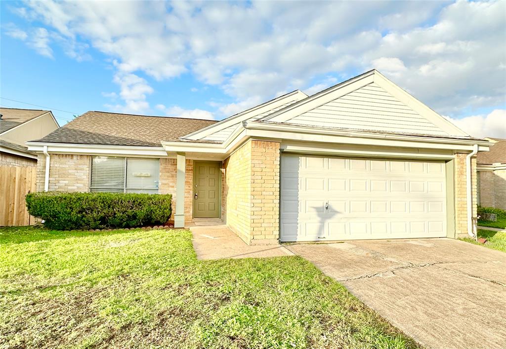 Welcome to 3/2/2 Recently updated move-in ready home!