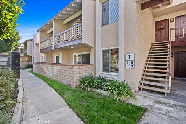 $565,777 | 700 West La Veta Avenue, Unit T5 | Orange