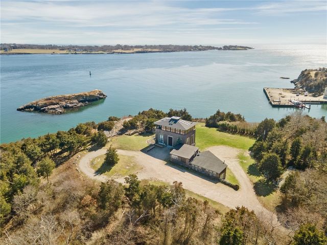 $18,500,000 | 2 Fort Wetherill Road | The Dumplings