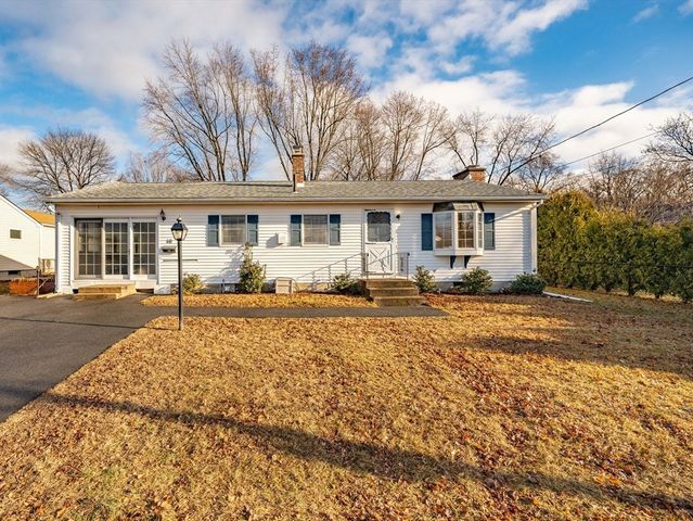 $340,000 | 10 Helm Street | South Hadley