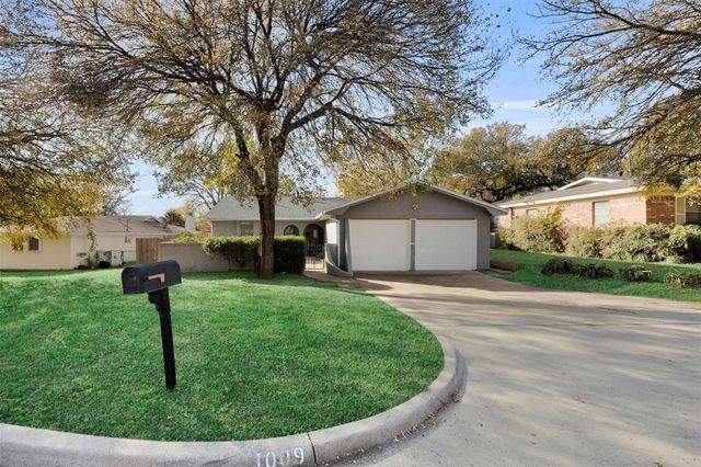 $288,000 | 1009 Mary Drive | Valentine Oaks