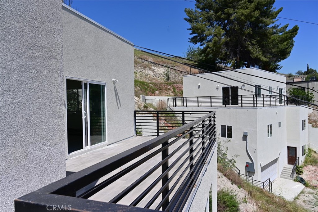 a view of a house with backyard and deck