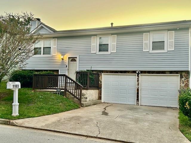 a front view of house with yard