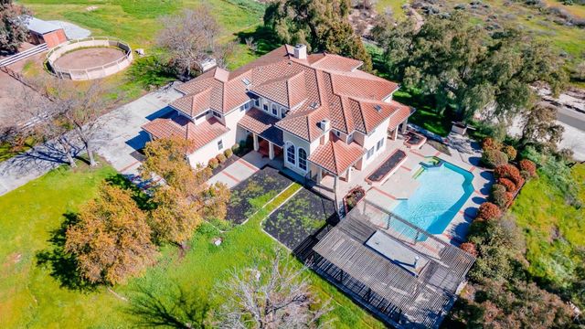 $1,599,000 | 6400 Vineyard Estates Drive