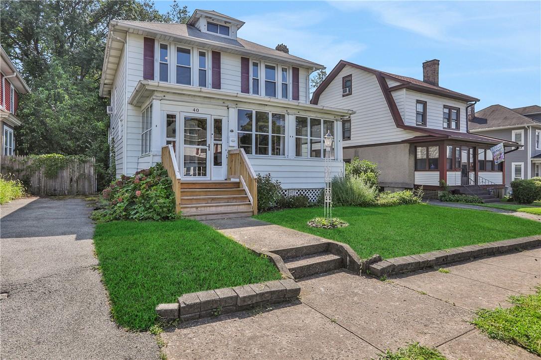 View of front of property featuring a front yard