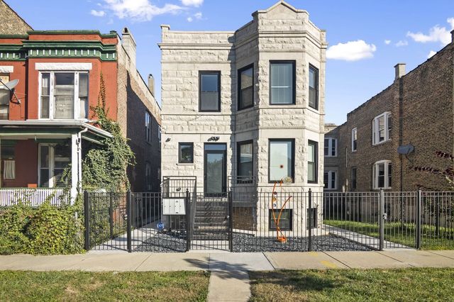 $1,900 | 3126 West Fulton Boulevard, Unit 2F | East Garfield Park