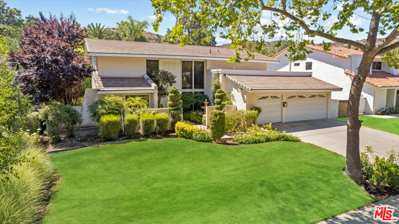 a view of front a house with a yard