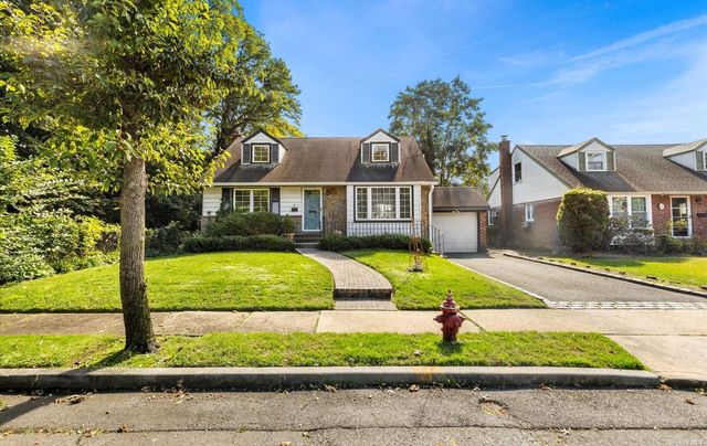 $749,000 | 198 Hillside Avenue | Mineola