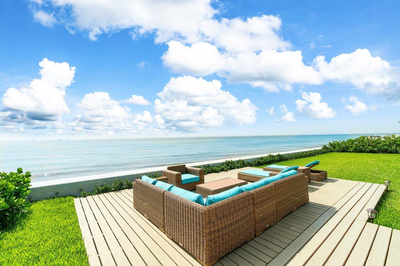 a view of sitting area with furniture and lake view