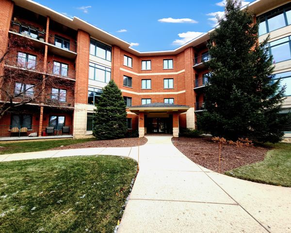 $255,900 | 855 East 22nd Street, Unit 414 | Lombard