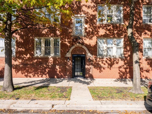 $340,000 | 2240 West School Street, Unit 2 | Roscoe Village