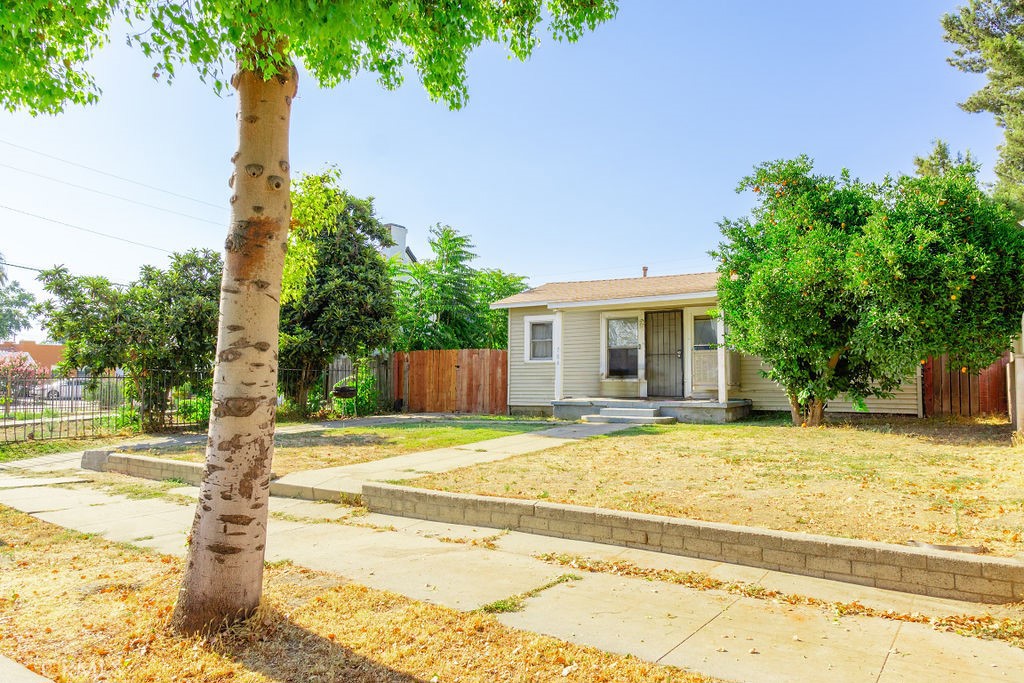 a view of a house with swimming pool and a tree