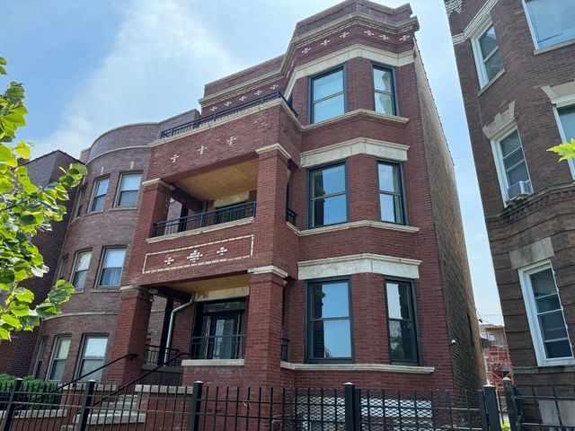 $2,100 | 1517 East 65th Street, Unit 2 | Woodlawn