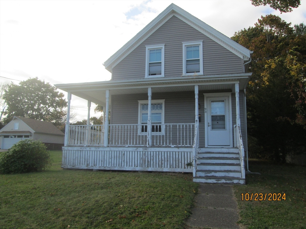 a view of a house with yard and deck